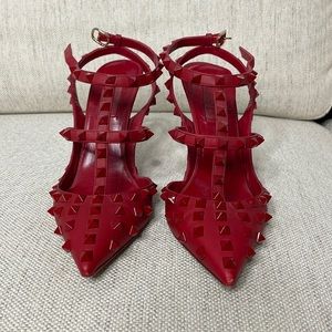Selling a pair of authentic Valentino heels.